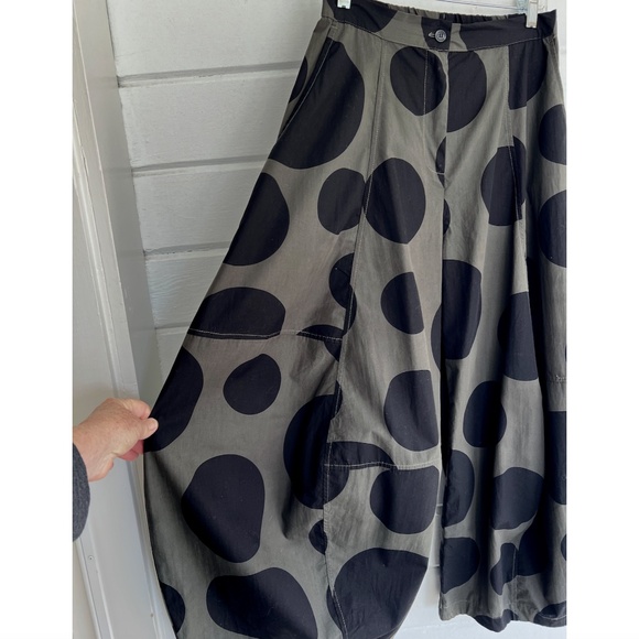 ALEMBIKA URBAN Carnevale Balloon Pants in Green/Black Dots - 1 (U.S. 6-8) - Picture 2 of 13
